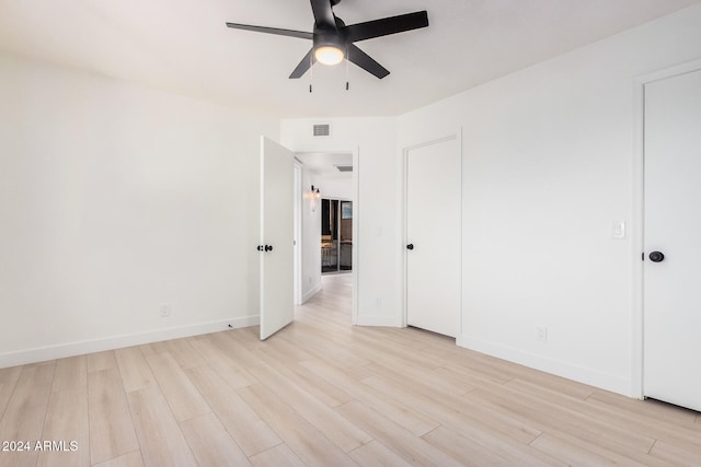 empty room with light hardwood / wood-style floors and ceiling fan