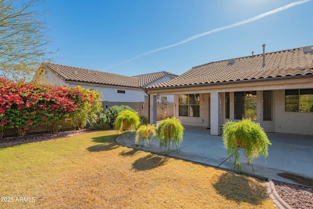 view of yard featuring a patio