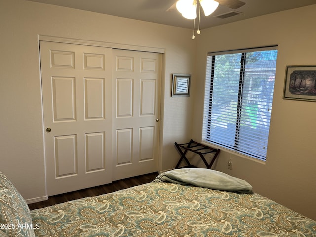 100 N Lariat Way, Payson, AZ 85541 - bedroom with dark wood finished floors, a closet, and a ceiling fan