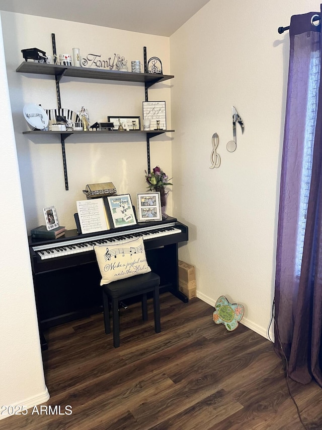 100 N Lariat Way, Payson, AZ 85541 - detailed view of baseboards and wood finished floors