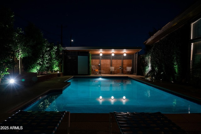 712 W Vernon Ave, Phoenix, AZ 85007 - pool at twilight featuring an outdoor pool