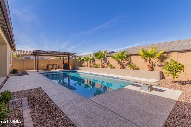 view of swimming pool featuring a patio