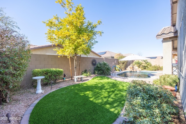 view of yard with a fenced in pool