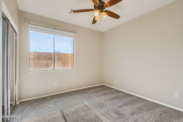 unfurnished room with carpet flooring and ceiling fan