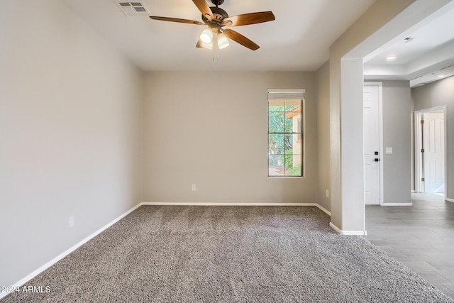 carpeted empty room featuring ceiling fan