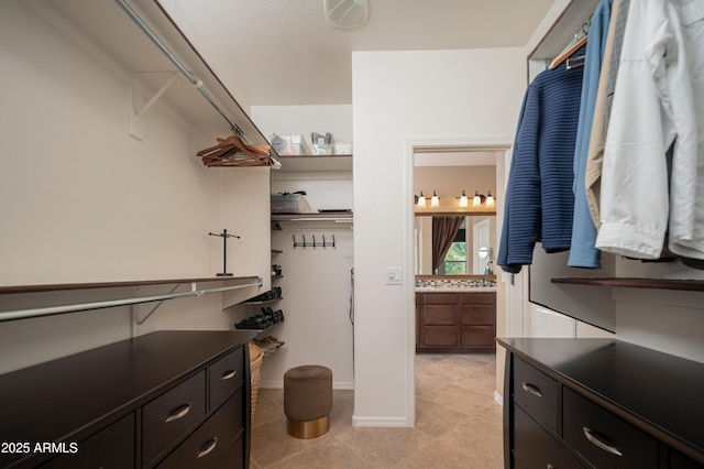 walk in closet with visible vents and light tile patterned flooring