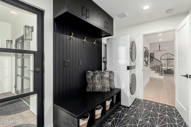 mudroom featuring visible vents, baseboards, an inviting chandelier, recessed lighting, and stacked washer / drying machine