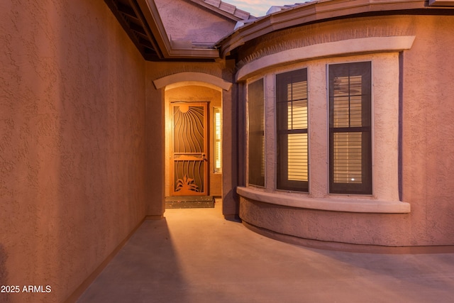 entrance to property featuring a patio area