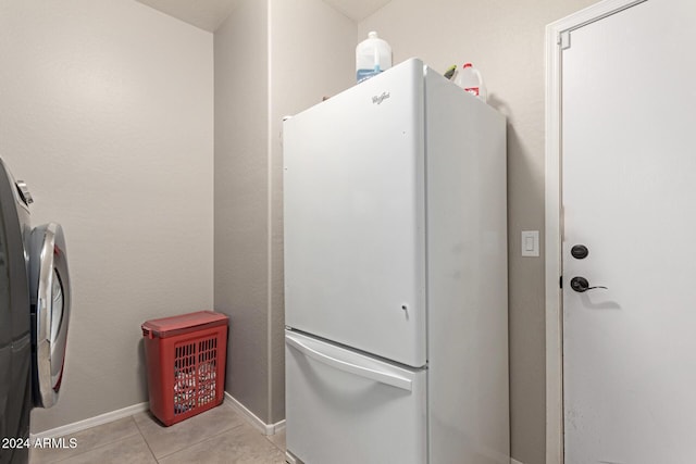 laundry room featuring light tile patterned floors