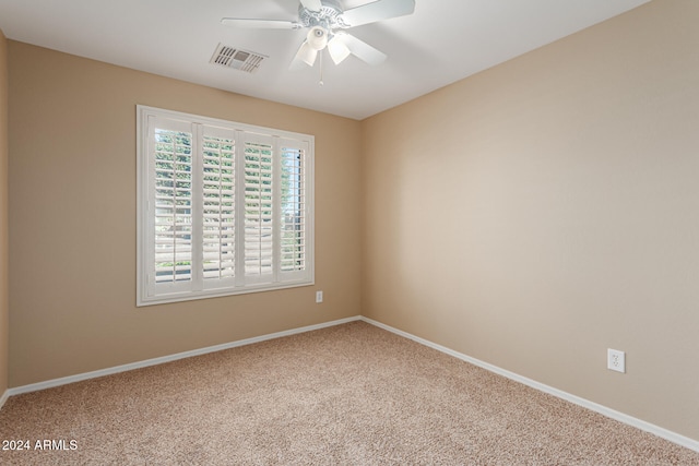 unfurnished room with carpet and ceiling fan