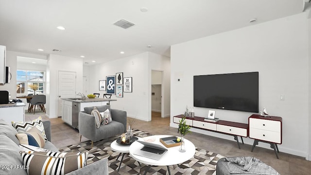 living room featuring recessed lighting, visible vents, and baseboards