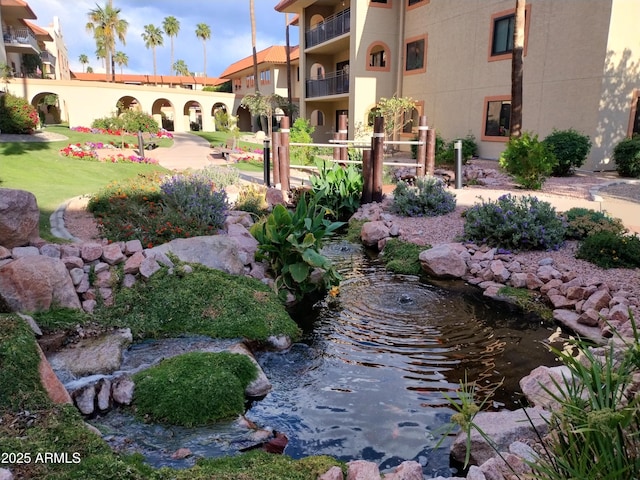 view of yard featuring a garden pond