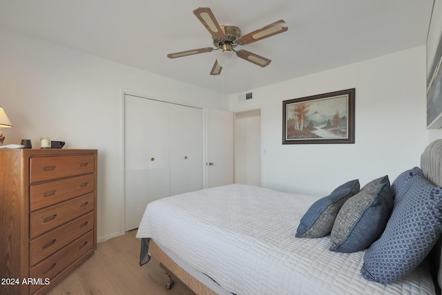 bedroom featuring ceiling fan, light hardwood / wood-style floors, and a closet