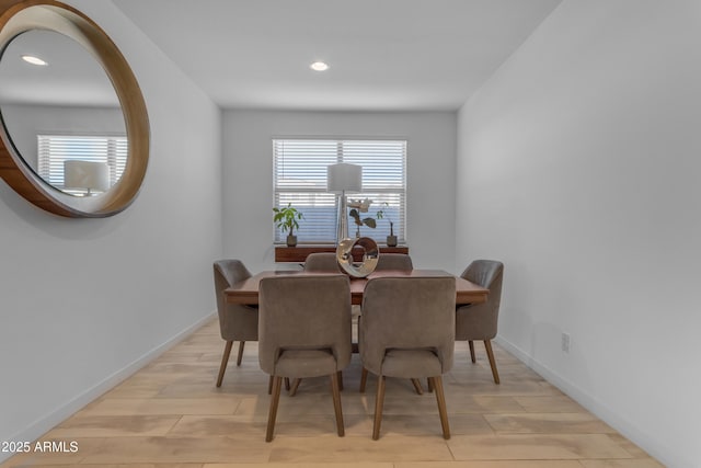 dining space with light wood-style flooring, recessed lighting, healthy amount of natural light, and baseboards