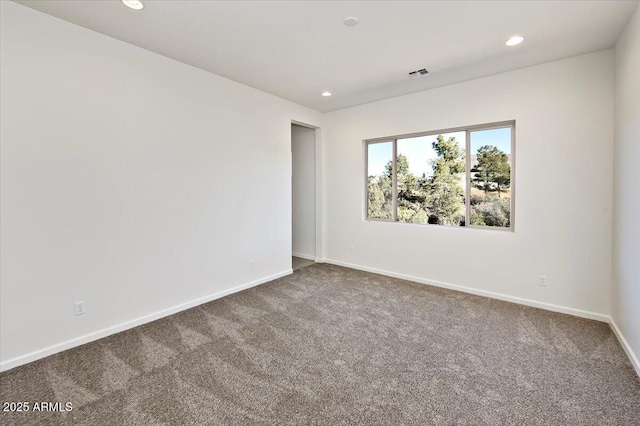 spare room with baseboards, carpet, recessed lighting, and visible vents
