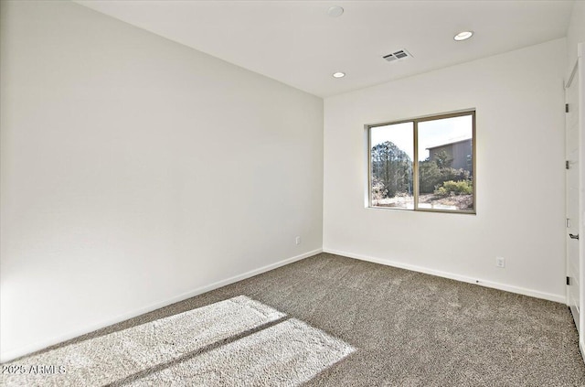 carpeted spare room featuring visible vents, recessed lighting, and baseboards