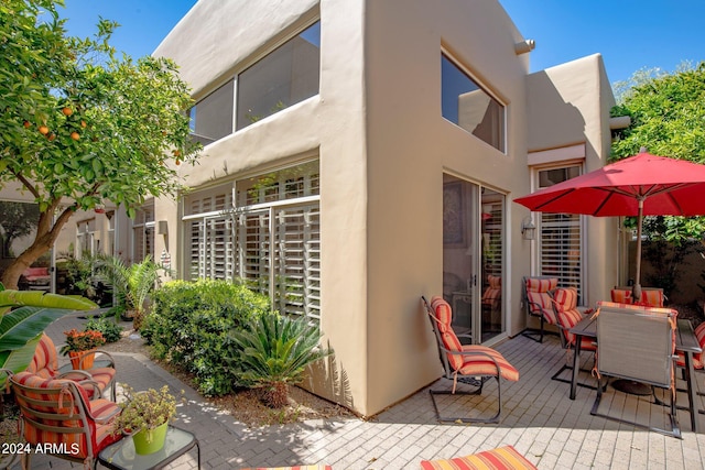 exterior space featuring outdoor dining space