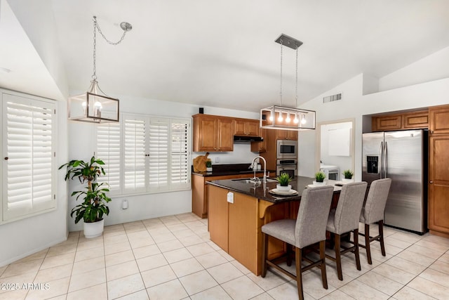 kitchen featuring visible vents, a sink, stainless steel appliances, vaulted ceiling, and dark countertops