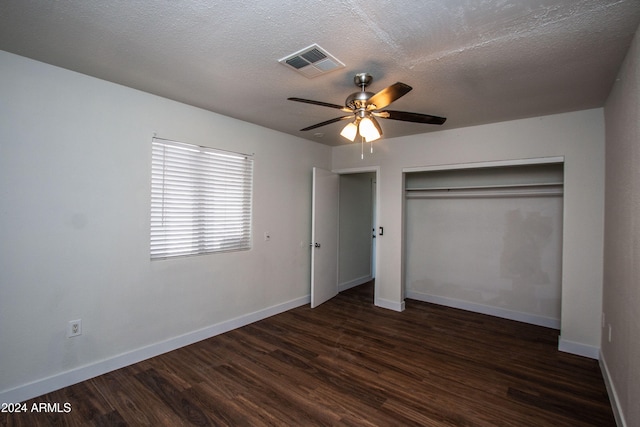 unfurnished bedroom with a textured ceiling, dark hardwood / wood-style floors, ceiling fan, and a closet