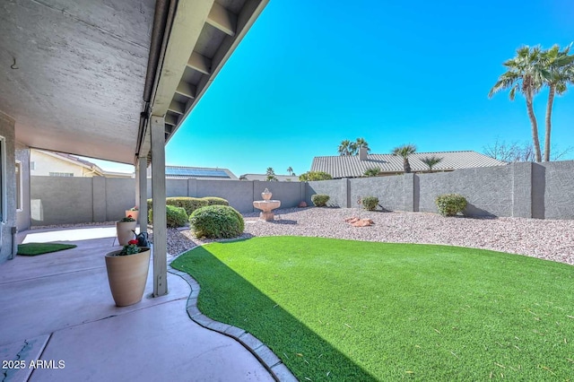 view of yard featuring a patio