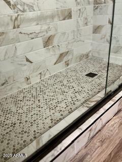 details featuring tiled shower