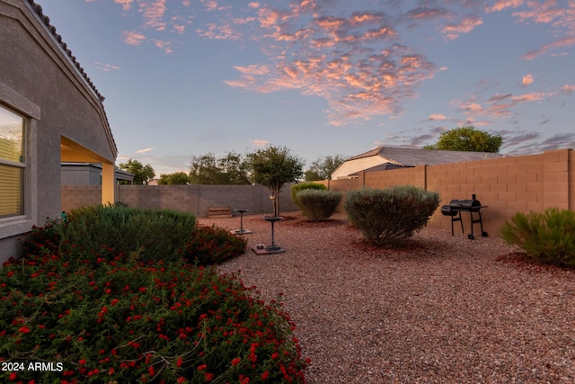 view of yard at dusk