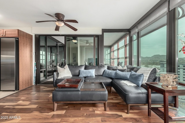 sunroom / solarium featuring a ceiling fan