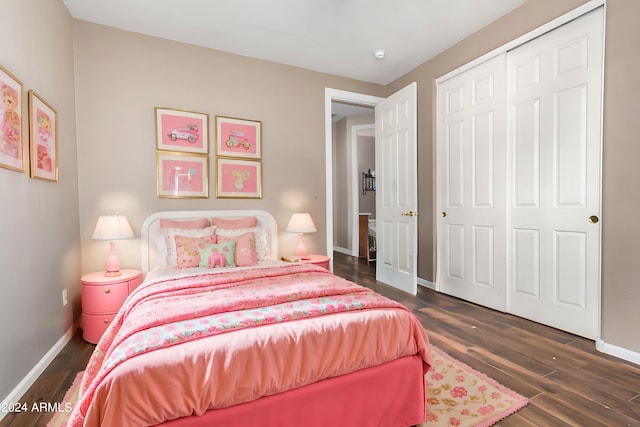 bedroom featuring a closet, baseboards, and dark wood-style flooring