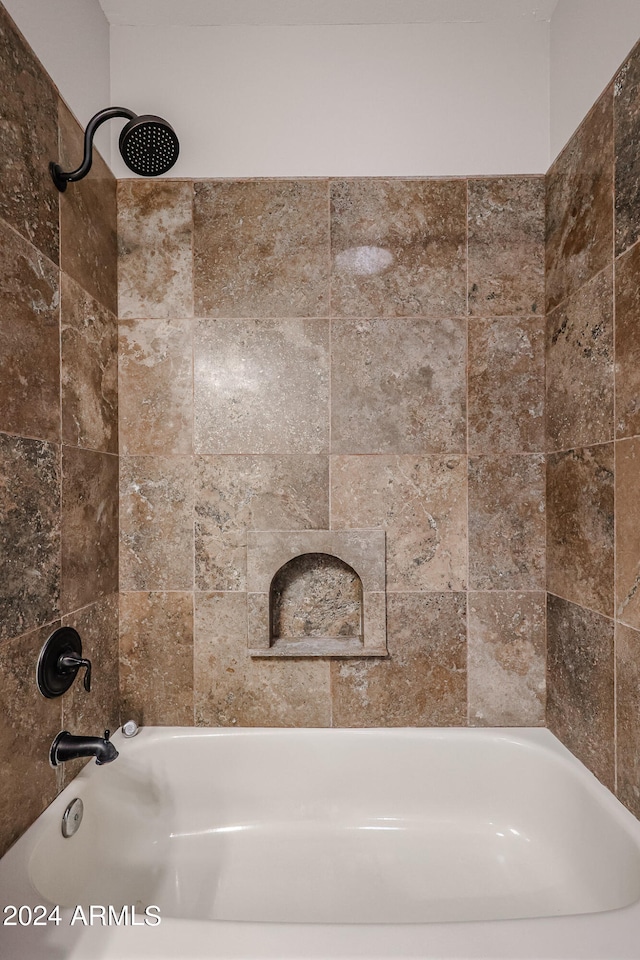 bathroom featuring tiled shower / bath combo