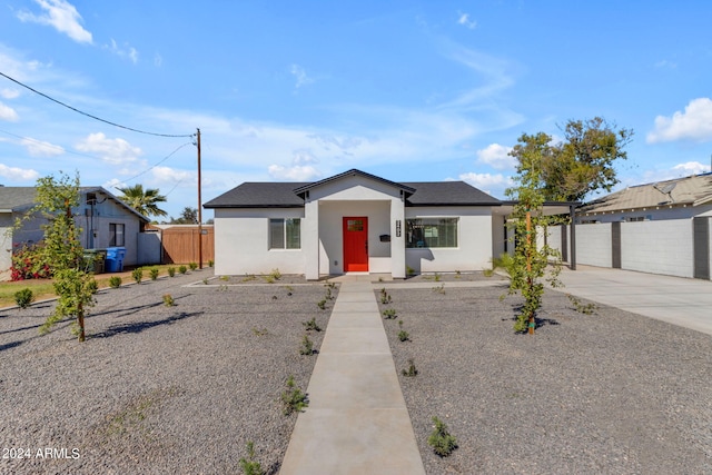 view of front facade featuring a garage