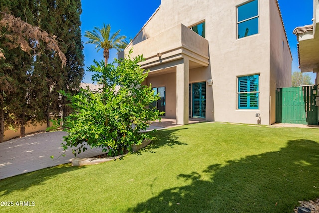 6510 S Hazelton Ln Unit 101, Tempe, AZ 85283 - rear view of property featuring a balcony and stucco siding