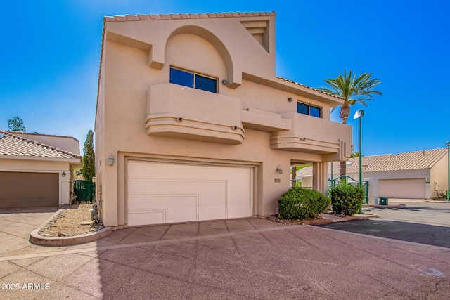6510 S Hazelton Ln Unit 101, Tempe, AZ 85283 - view of front of property featuring stucco siding, a garage, and driveway