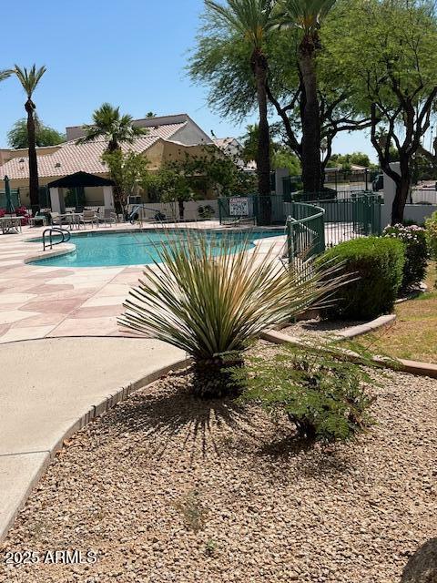 6510 S Hazelton Ln Unit 101, Tempe, AZ 85283 - community pool with a patio