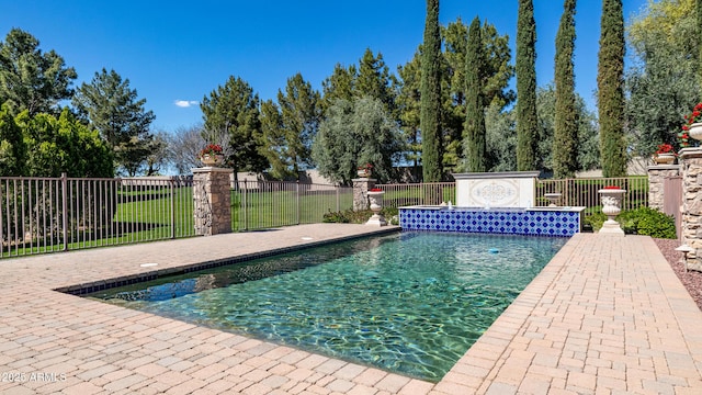 view of swimming pool