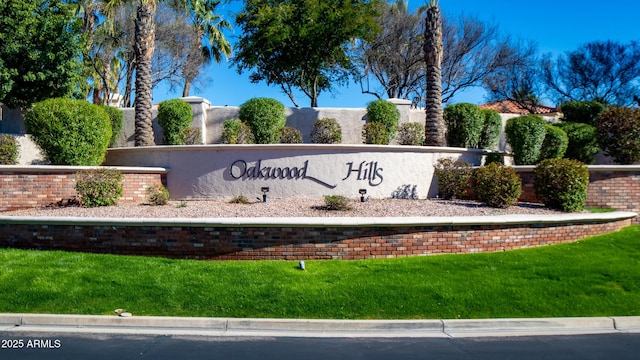 community / neighborhood sign featuring a lawn