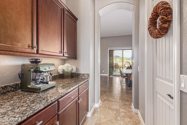 2255 N Hillridge, Mesa, AZ 85207 - bar area featuring arched walkways and baseboards