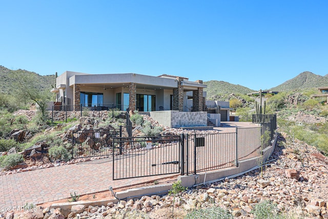 view of front of property featuring a mountain view