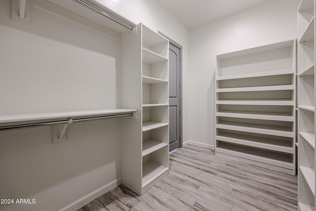14914 E Zapata Dr, Fountain Hills, AZ 85268 - walk in closet featuring light wood-type flooring