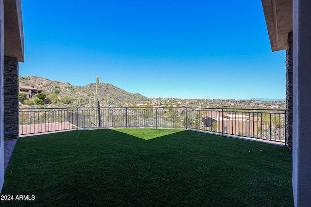 view of yard with a mountain view