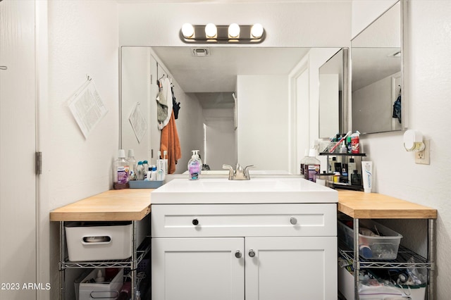 bathroom featuring large vanity