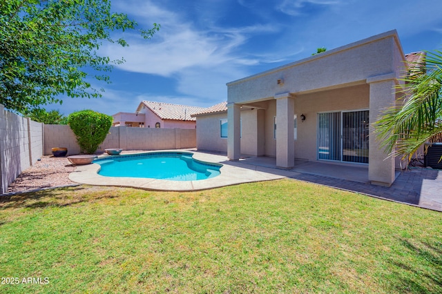 866 W Geronimo St, Chandler, AZ 85225 - view of pool with a patio