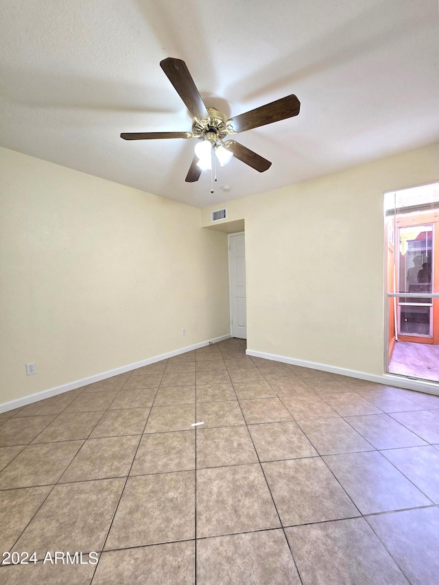 empty room featuring light tile patterned floors and ceiling fan