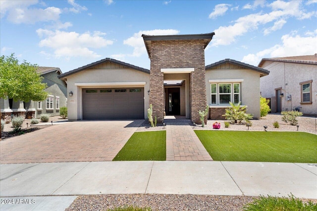 view of front of property featuring a front yard and a garage