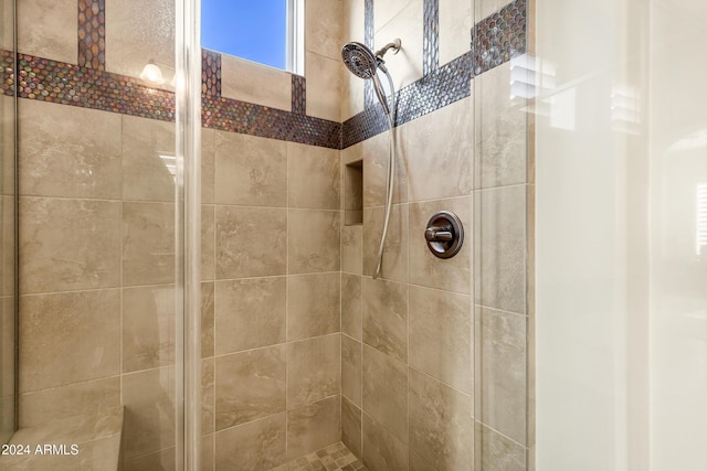 room details featuring a tile shower