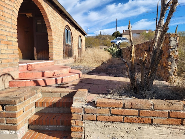 view of yard featuring a patio area