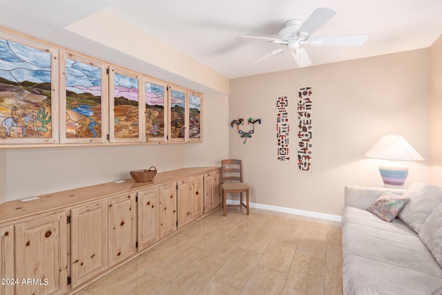 sitting room with ceiling fan