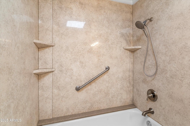 room details featuring tiled shower / bath combo