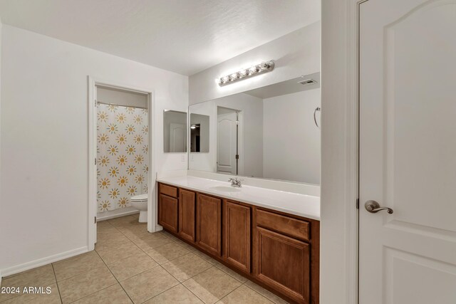 full bathroom featuring tile patterned floors, visible vents, toilet, baseboards, and vanity