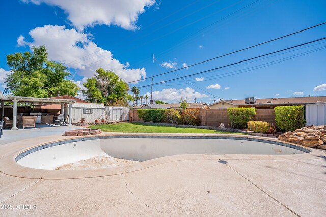 3109 N 81st St, Scottsdale, AZ 85251 - view of pool featuring a patio area, a storage unit, and an outdoor structure