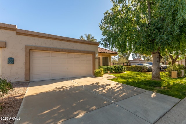 view of front of house featuring a garage and a front yard